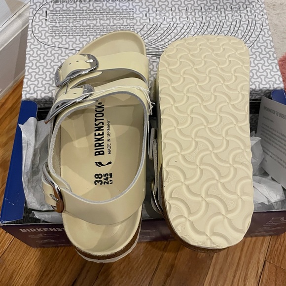 Birkenstock Milano Big Buckle Natural Leather Patent in cream NWT - Picture 8 of 9